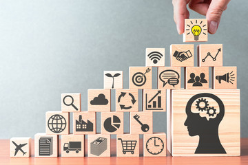 你适合浓妆还是淡妆 选对妆容才能站稳c位